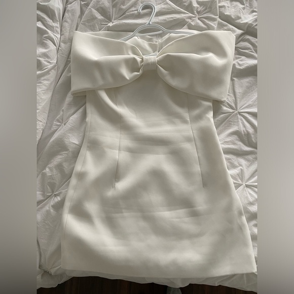 Meshki Gwyneth Off Shoulder Bow Mini Dress - White - Picture 7 of 9